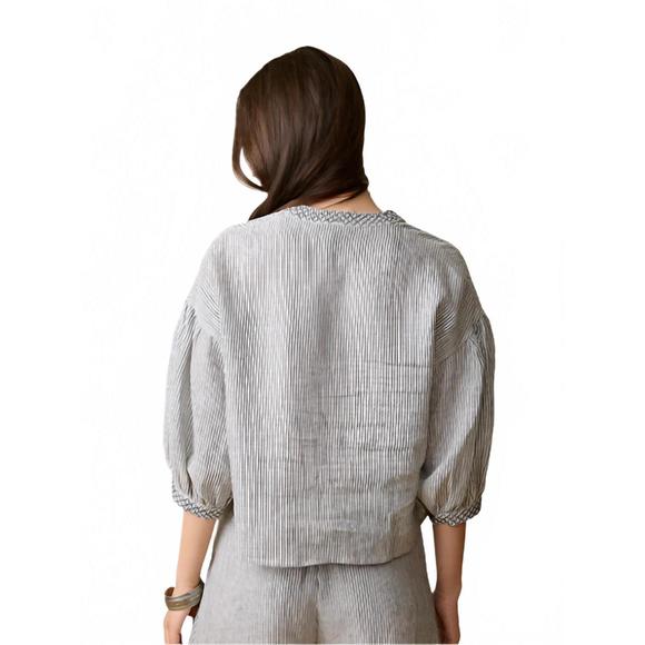 NEW AYLAYA finland v-neck top in grey - Picture 2 of 2